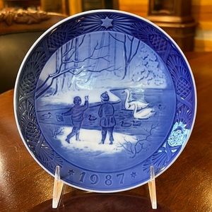 Royal Copenhagen Blue & White Annual Christmas Plate - 1987